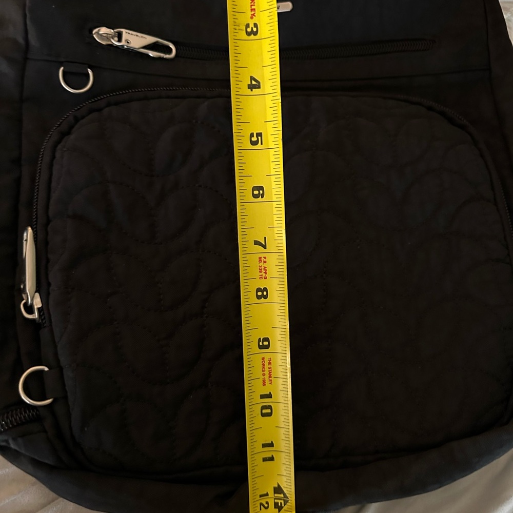 Travelon Black Front-Quilted Crossbody travel or Campus Bag - Picture 11 of 12